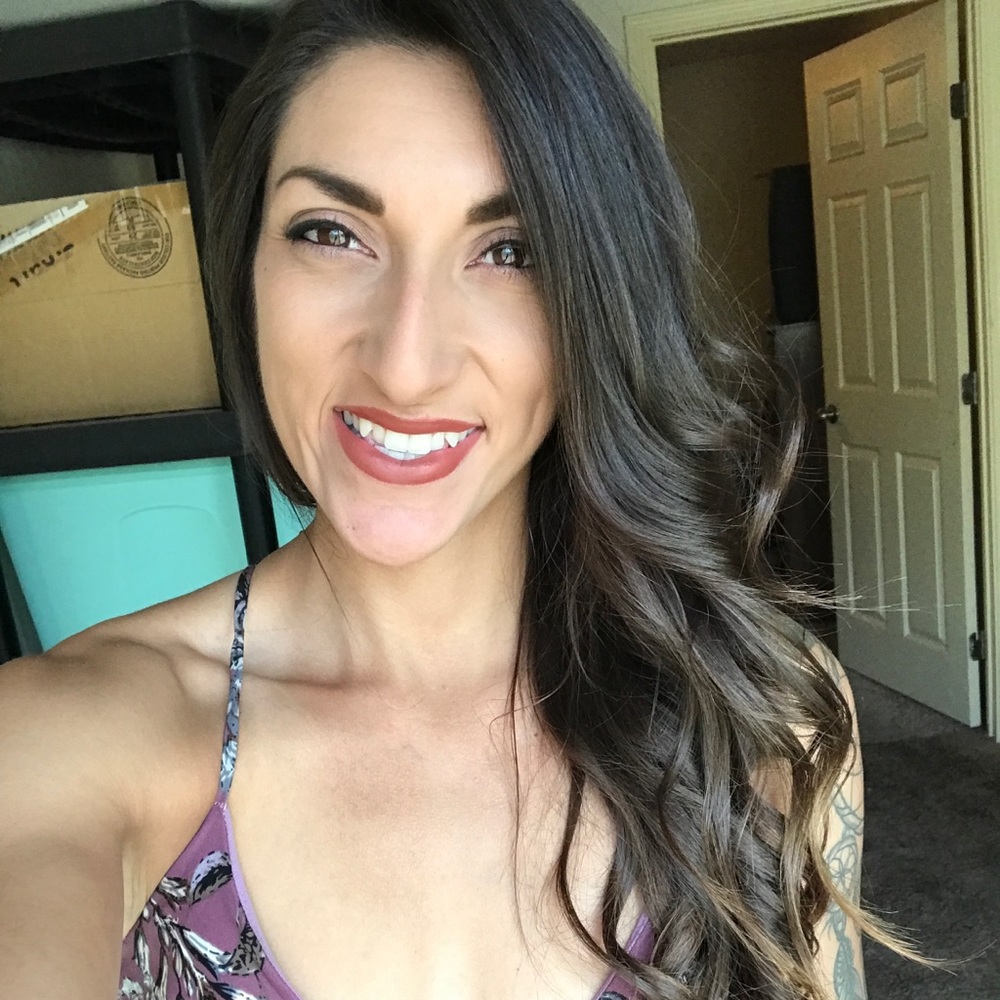 Meet your posher, Monica